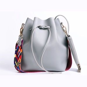 ✨Last one✨ TARA Vegan Crossbody Bucket, LIGHT GREY